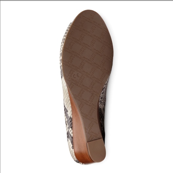 Vionic Bria Wedge - Picture 3 of 16